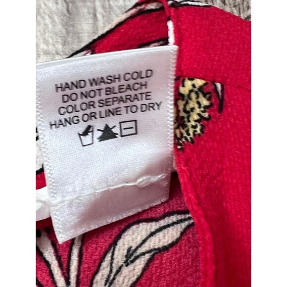 URBAN Romantics Red Floral Swing Blouse LARGE Keyhole Neck Ruffle Sleeves NWOT - Picture 8 of 9